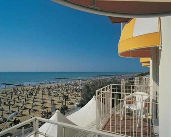 Hotel Montecarlo Lido di Jesolo Bagian luar foto