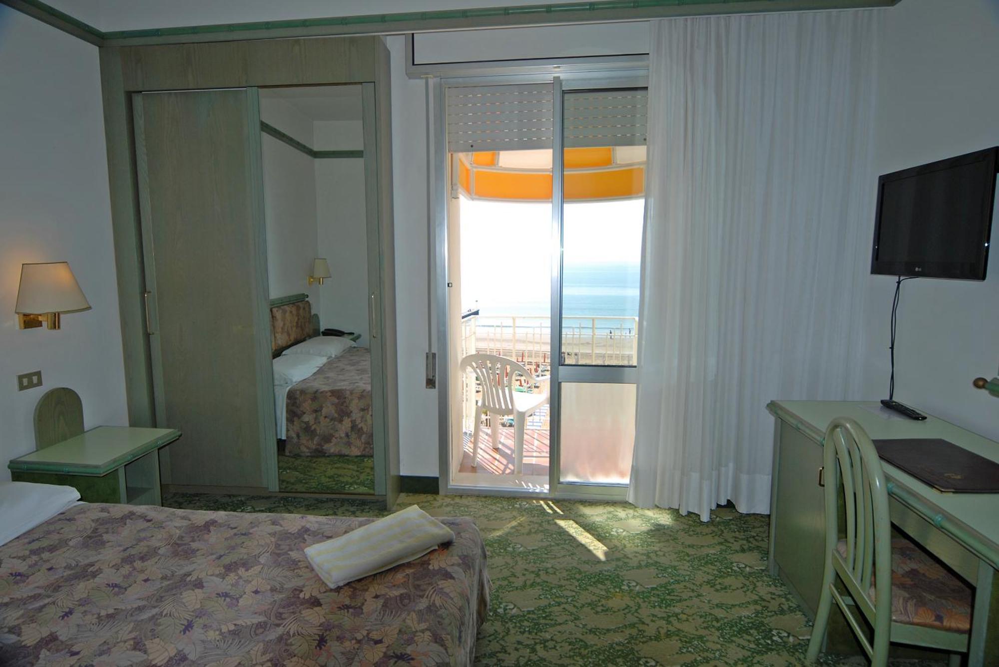 Hotel Montecarlo Lido di Jesolo Bagian luar foto