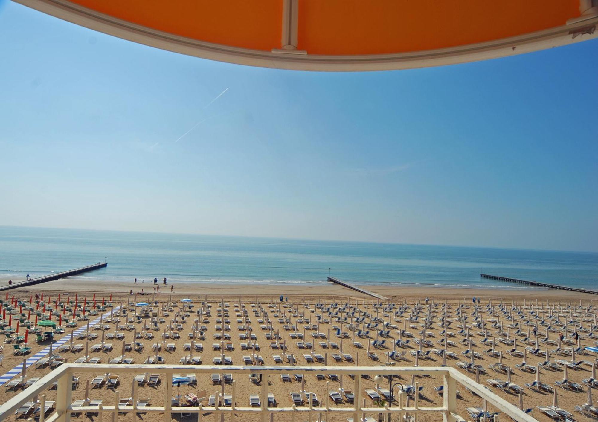 Hotel Montecarlo Lido di Jesolo Bagian luar foto
