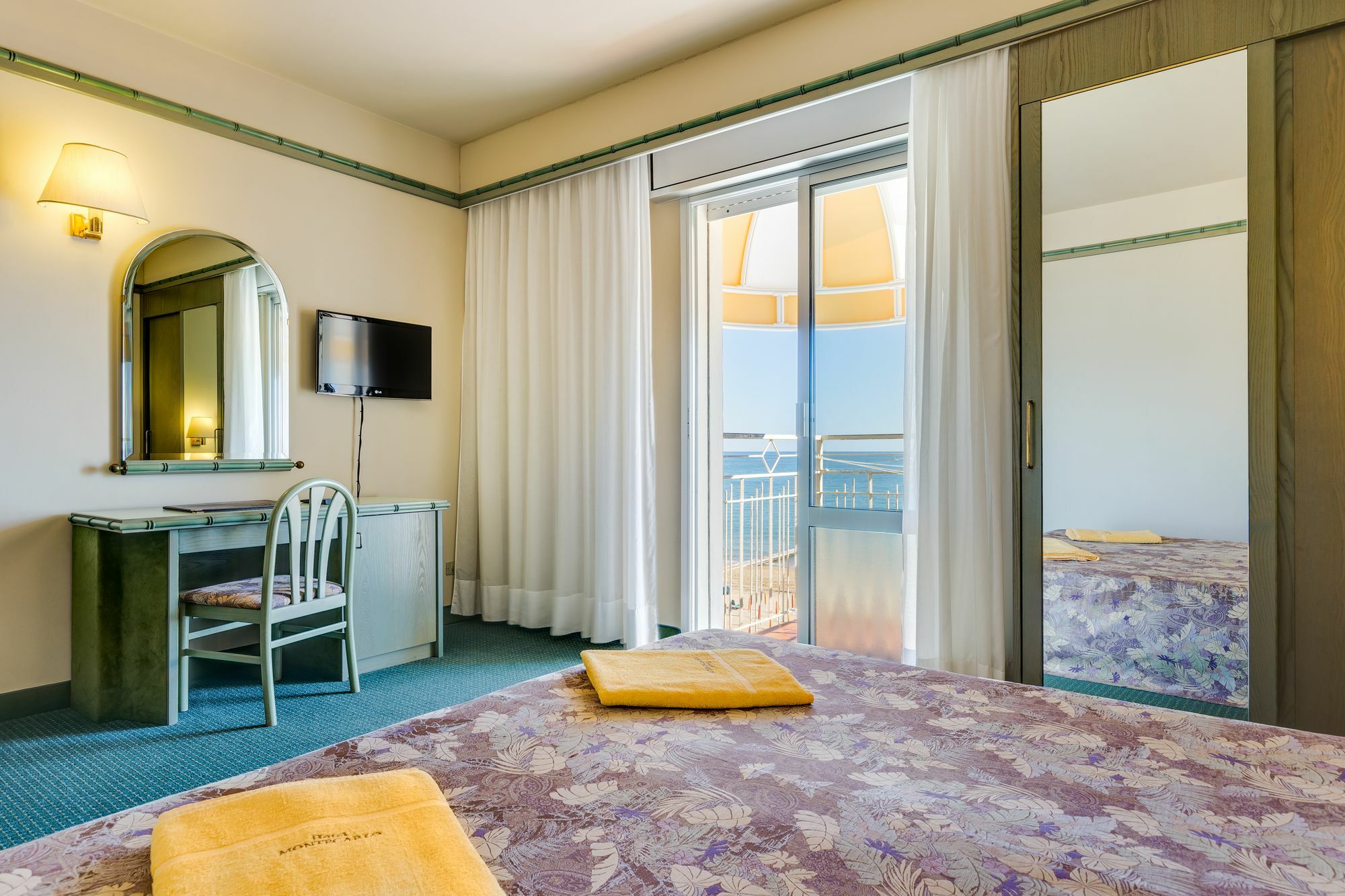 Hotel Montecarlo Lido di Jesolo Bagian luar foto